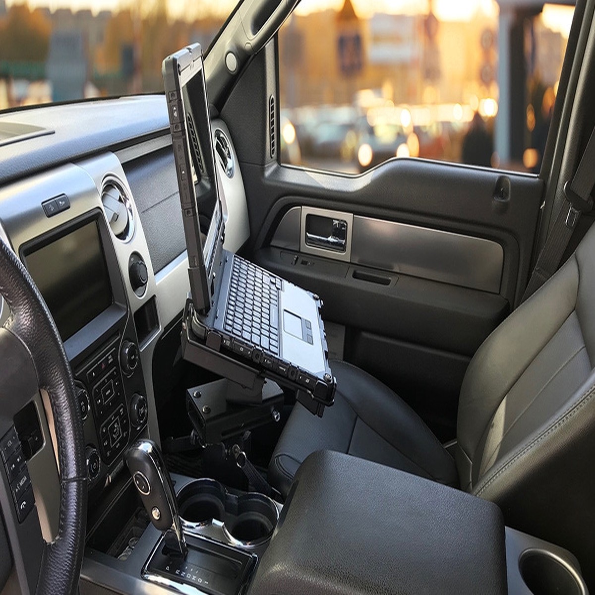 panasonic-toughbook-33-trimline-laptop-vehicle-docking-station-lite-port-no-rf-with-screen-lock-and-lind-auto-power-adapter-7300-0197-7300-0596-30-7300-0596-30