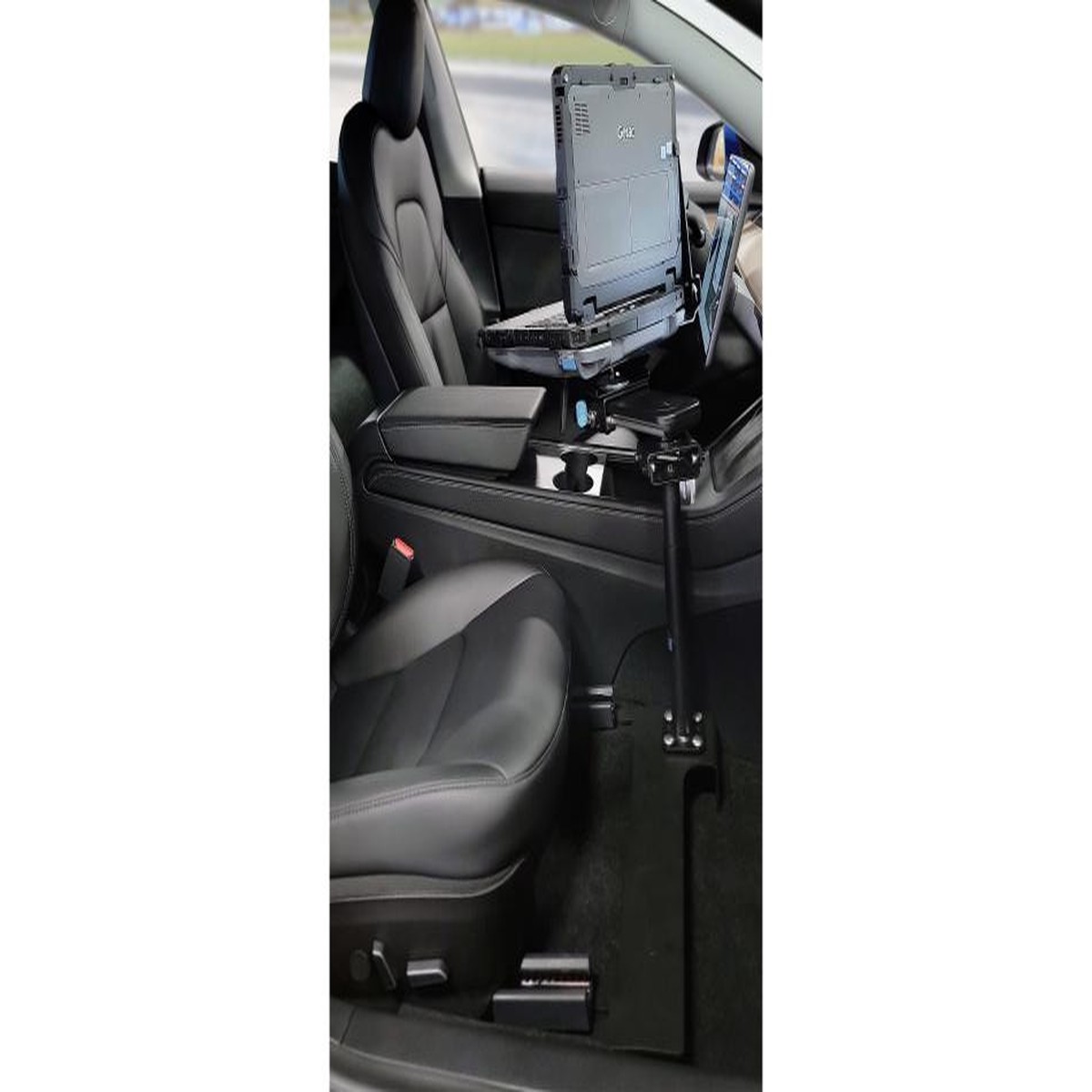 kit-2017-tesla-model-3-pedestal-system-with-mongoose-9-locking-slide-arm-with-short-clevis-7170-0965-01-7170-0965-01